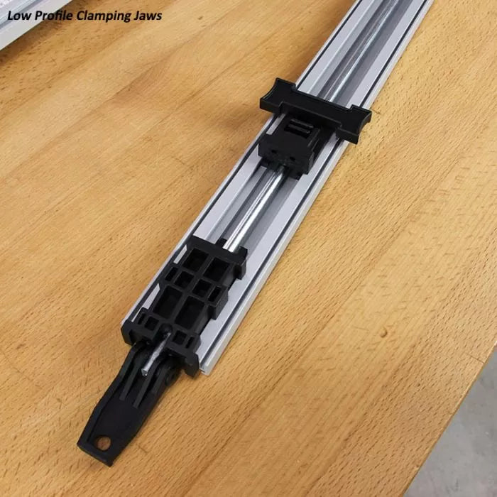 Low profile clamping jaws for woodworking on a wooden workbench