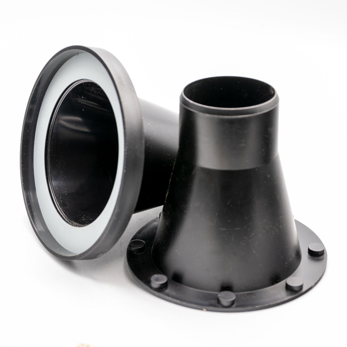 2.5-inch magnetic dust port set for woodworking dust collection, black plastic flanges