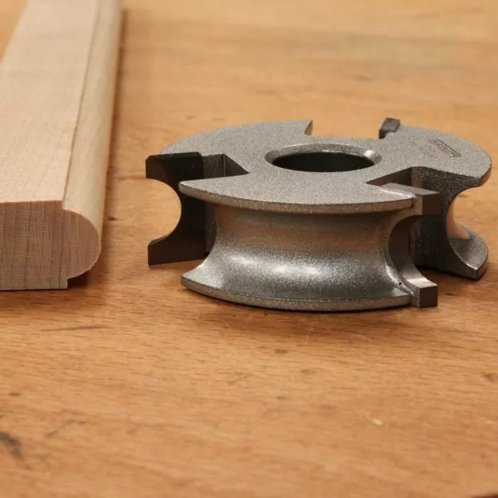 Display cutter for woodworking with finished moulding profile on a workbench