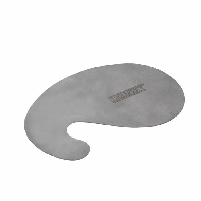 Cabinet scraper for woodworking with ergonomic curved shape and Narex logo
