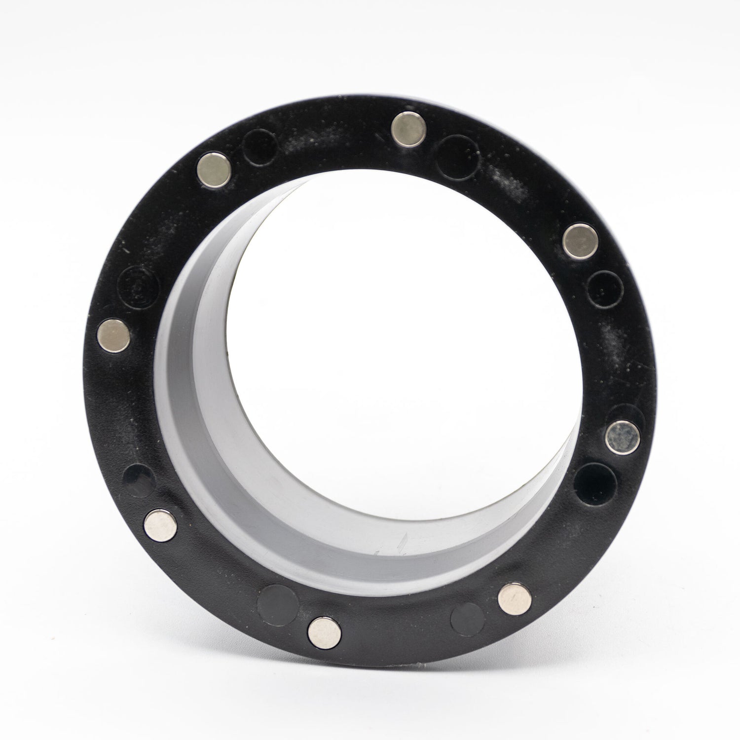 4 inch magnetic dust port with black rim and metal magnets for woodworking dust collection