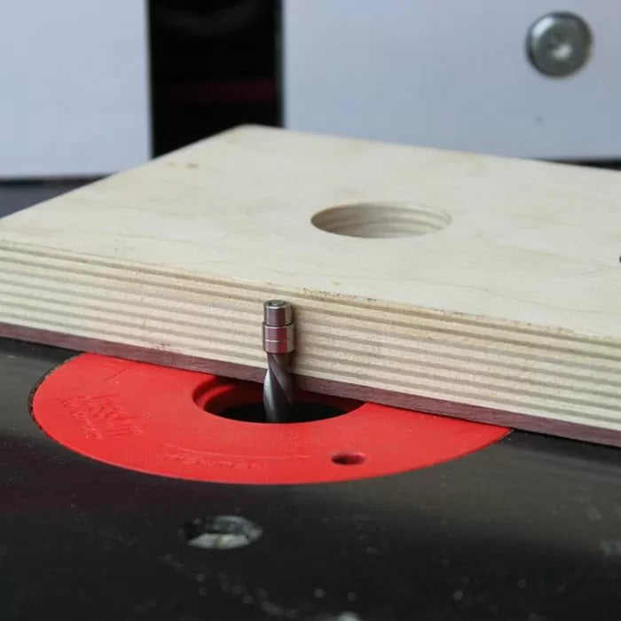 Router table with flush trim router bit cutting plywood woodworking jig
