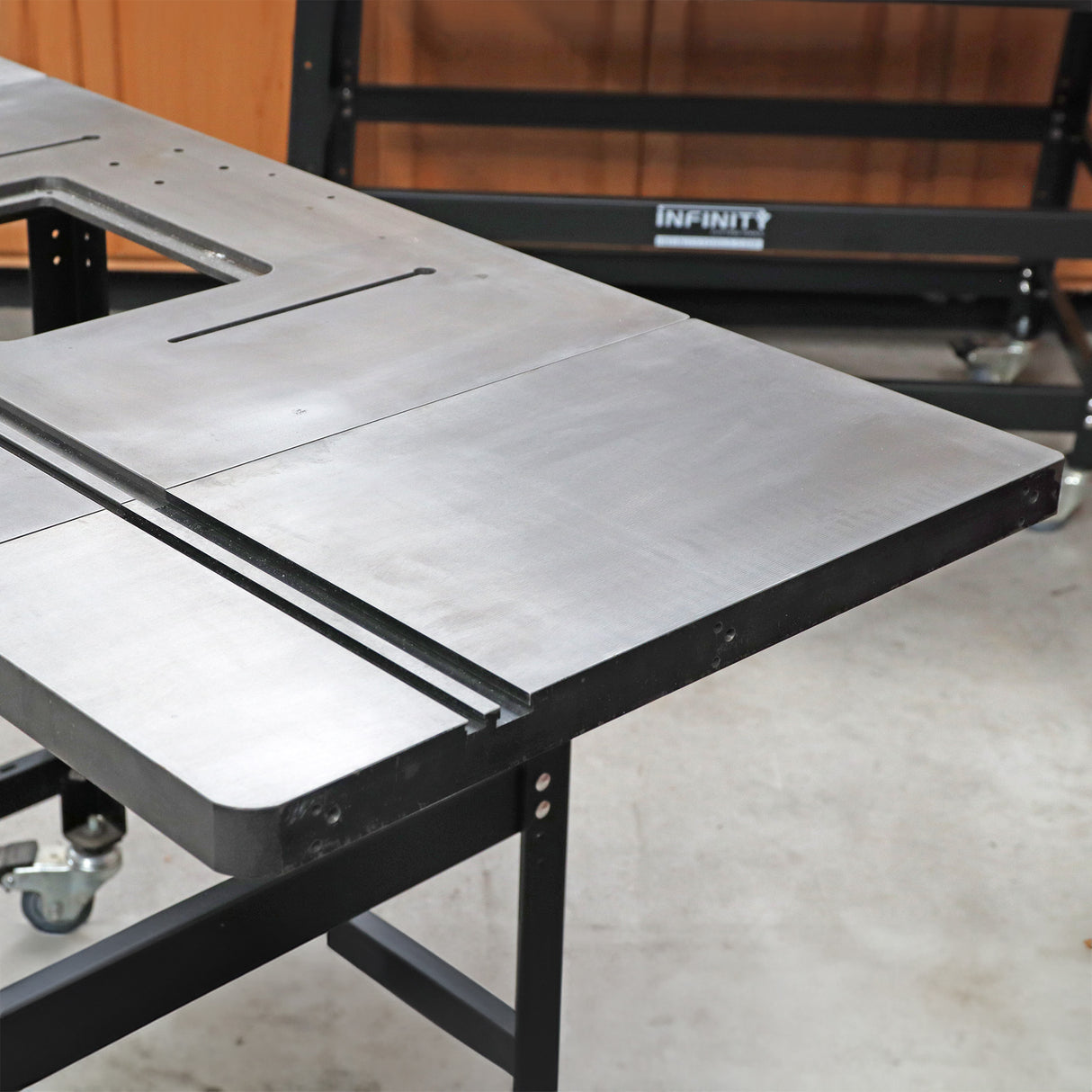 Cast iron router table extension with miter slot for woodworking